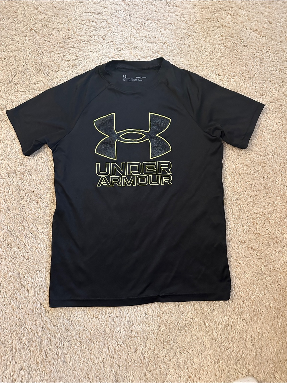 Boys under Armour dri fit shirt, size medium